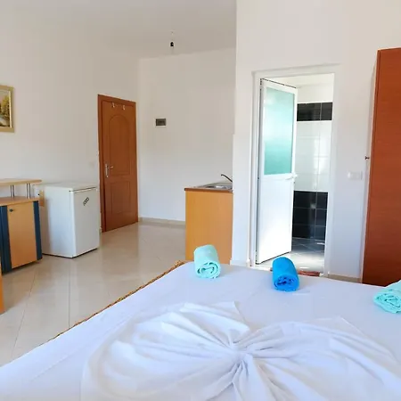 Hotel Ecuador Ksamil